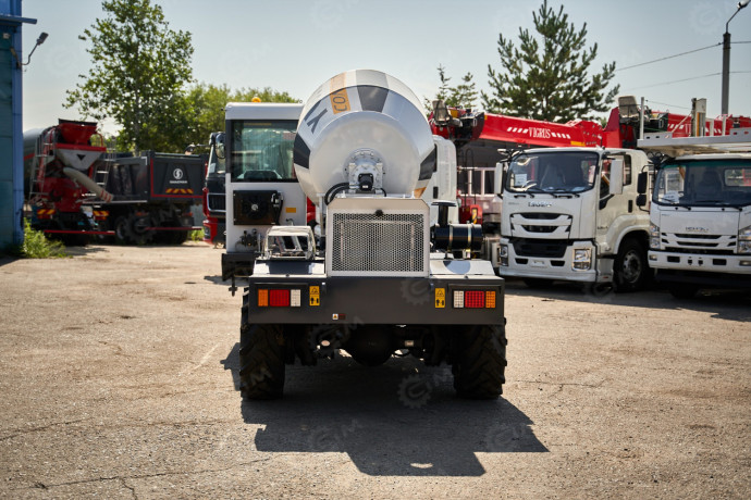 samozagruzaiushhii-betonosmesitel-yugong-sdm1500-big-1